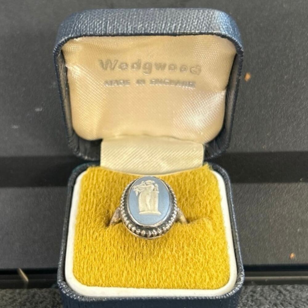 Wedgwood Cameo Ring Jasperware 925 c1970s Muse with Lyre Neoclassical